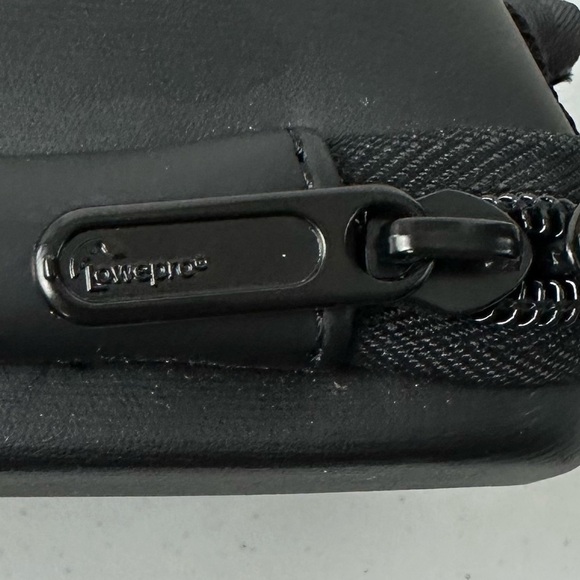 LowePro Black Hardside Camera Case - Picture 4 of 6